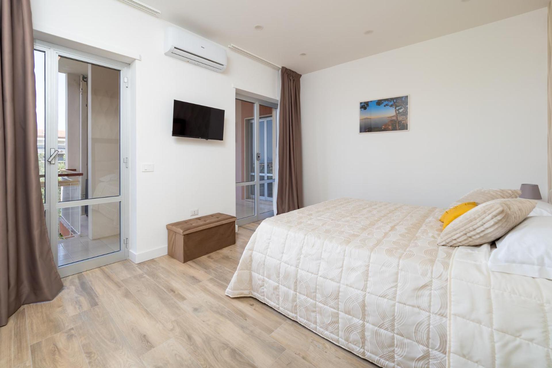 Nonno Angelo - 4 Bedrooms With Free Parking & Seaview Balcony Sorrento Eksteriør bilde