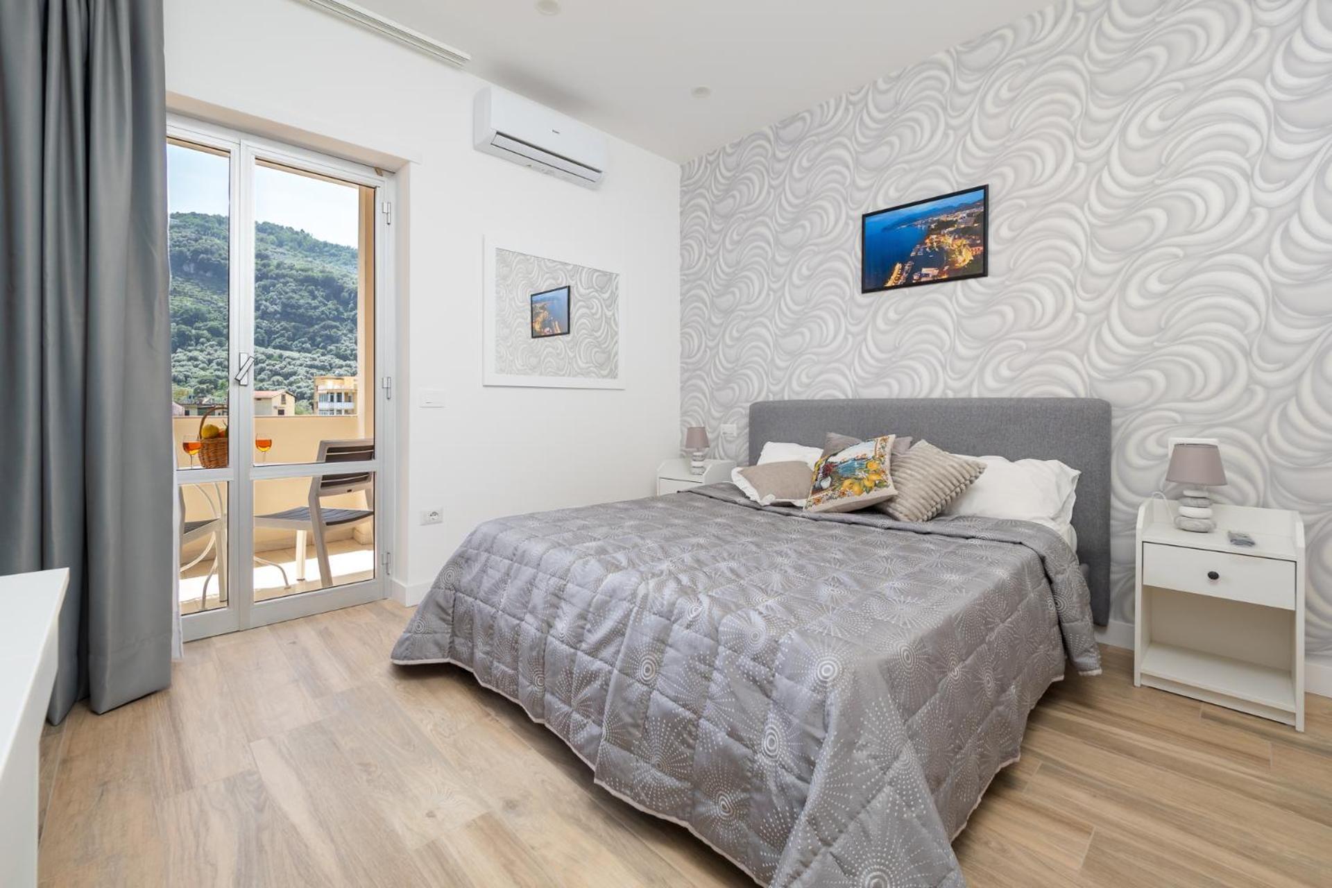 Nonno Angelo - 4 Bedrooms With Free Parking & Seaview Balcony Sorrento Eksteriør bilde