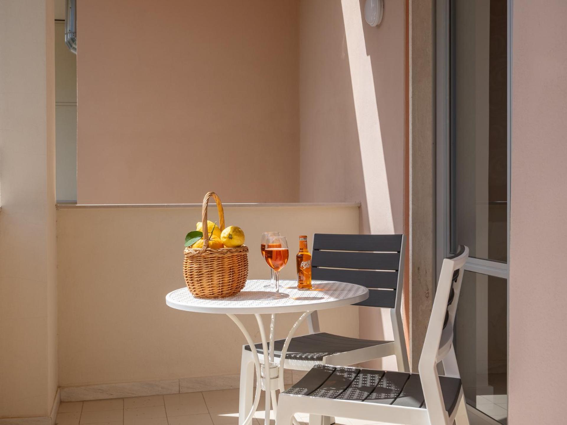 Nonno Angelo - 4 Bedrooms With Free Parking & Seaview Balcony Sorrento Eksteriør bilde