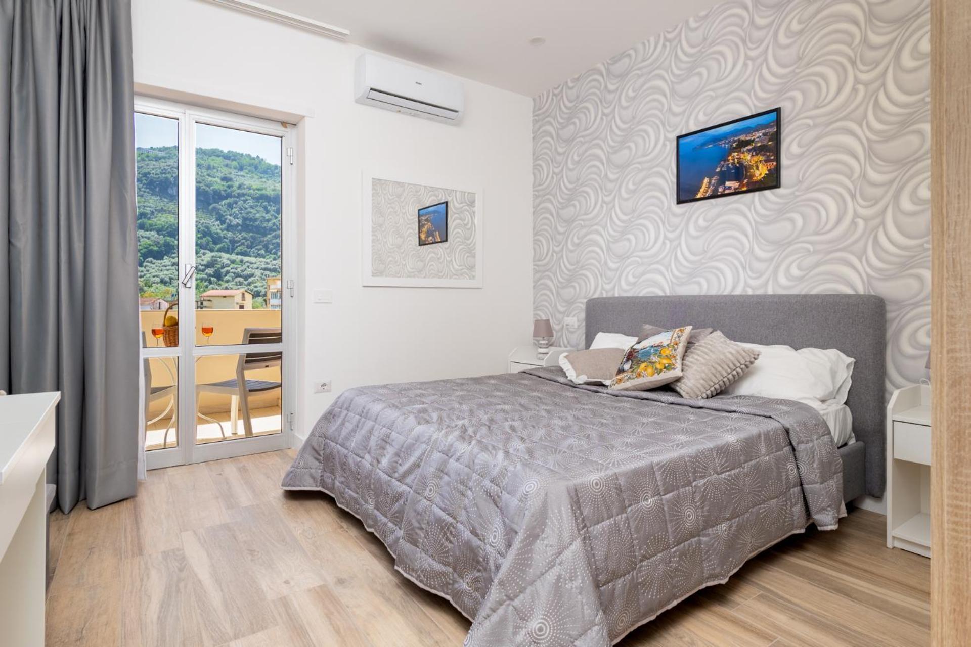 Nonno Angelo - 4 Bedrooms With Free Parking & Seaview Balcony Sorrento Eksteriør bilde